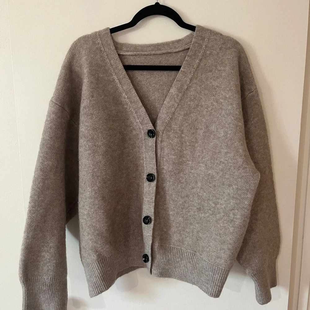Stylish Beige Cardigan with Black Buttons - Picture 3 of 5